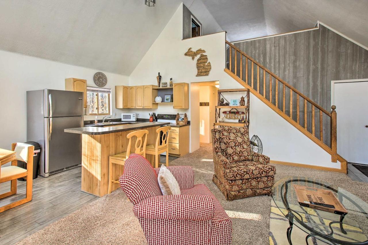 Lakes Of The North Home On Snowmobile And Atv Trail! Mancelona Exterior photo